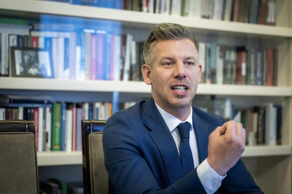 Magyar-Peter-Fidesz-Orban-Viktor-Tuntetes-Jogallam-Netflix-Lebukas