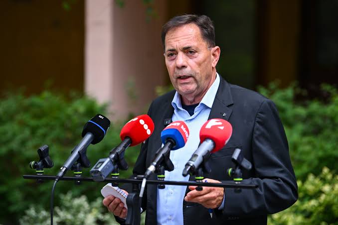 Magyar-Peter-Pocs-Janos-Iskolakezdesi-Tamogatas-Hazugsagvad