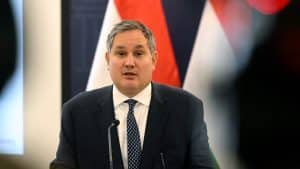 Nagy Márton Az Ecofin Brüsszeli Ülésén Az Antwerpeni Luxushotelben Töltött Éjszakák Idején
