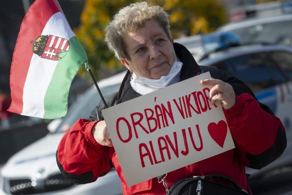 Orban-Viktor-Fidesz-Tisza-Magyar-Peter-Tuntetes-Alaptorveny-Lebukas