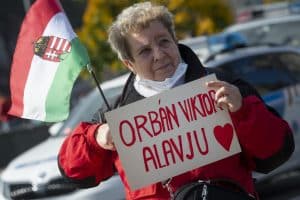 Orban-Viktor-Fidesz-Tisza-Magyar-Peter-Tuntetes-Alaptorveny-Lebukas