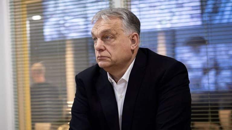 Orban-Viktor-Panyi-Szabolcs-Sportkorhaz-Tuntetes-Tavolmaradas