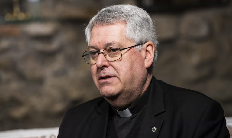Osztie Zoltán Plébános, Aki Magyar Pétert A Sátán Eszközének Nevezte Egy Interjúban