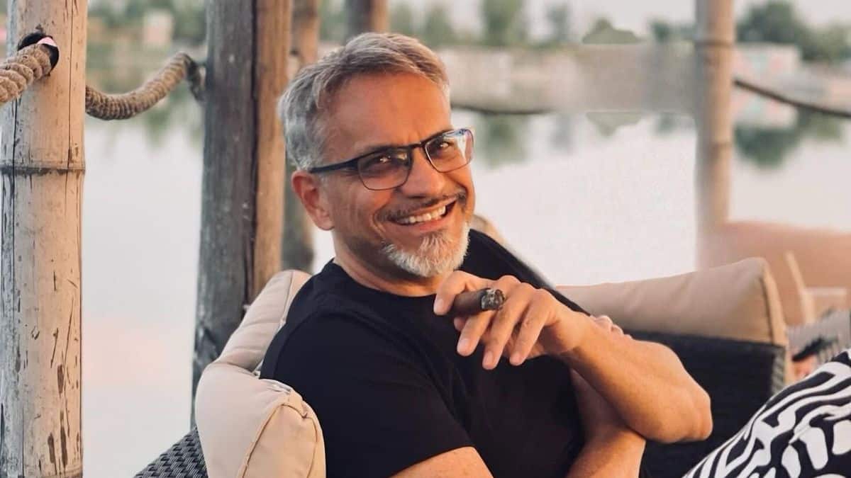 Szolnoki Péter betegsége előtt a Bon-Bon énekeseként lép fel