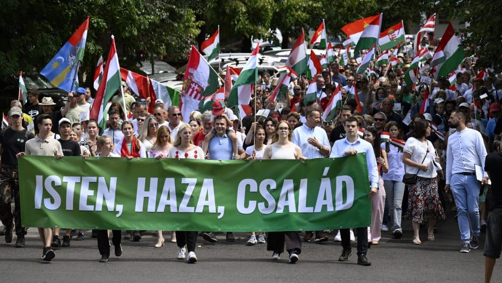 Toroczkai-Laszlo-Duro-Dora-Ellenpride-Csaladi-Buszkeseg-Mi-Hazank