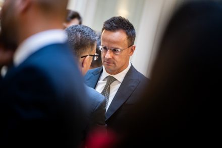 Szorul a hurok: Szijjártó Péter BYD-ügye már a BRFK-nál van, 3 év börtön járhat érte – az állásajánlat időzítése lett a kulcskérdés