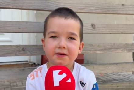 Megszólalt a négyéves kisfiú, aki felhívta a mentőket, amikor édesanyja elájult