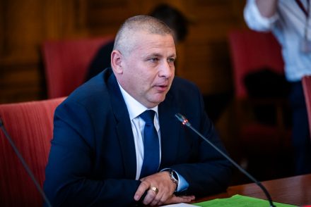 2023-ban szerelt le, most a katonai titkosszolgálat élére kerülhet: miért vitatják Szuvák Attilát?