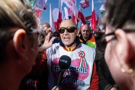 Pataky Attila nagy bajban: Tarr Zoltán fellépett ellene, két produkciójától 250 milliót vontak vissza – a pályázati adatlapokon múlt a döntés