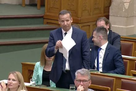 Magyar Péter közölte, hogy amíg a Mi Hazánk nem kér bocsánatot, nem állnak szóba velük