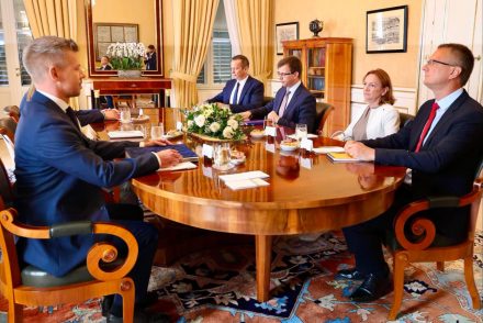 Magyar Péter elmondta: Az ellenzéki pártok az egyeztetések inkább sértegették Forsthoffer Ágnest érdemi felvetés helyett