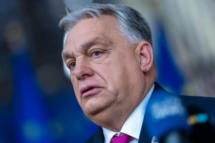 Duzzasztógát építésére nem, titkosításra viszont volt ideje az Orbán-kormánynak