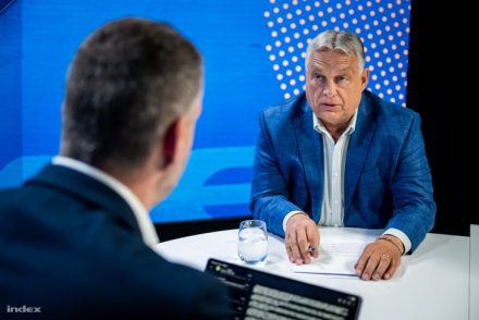 Henrik Dahl „vörös Orbánnak” nevezte Pedro Sánchezt – Amikor a 22 aláírás sem dönt el mindent