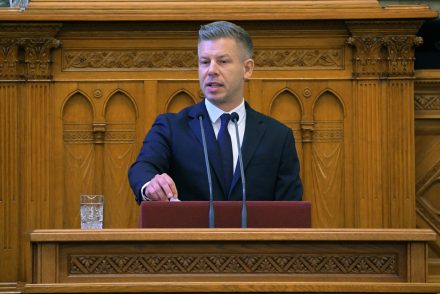 Török Gábor szerint nem a válság, hanem a válasz minősíti a kormányt – A nép ellensége a késlekedés árát mutatja meg