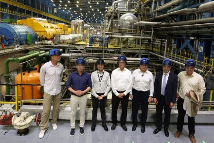 Körbevezették Magyar Pétert a paksi atomerőműben: Egy valami nem tetszett neki, egy turbina működött a nyolcból
