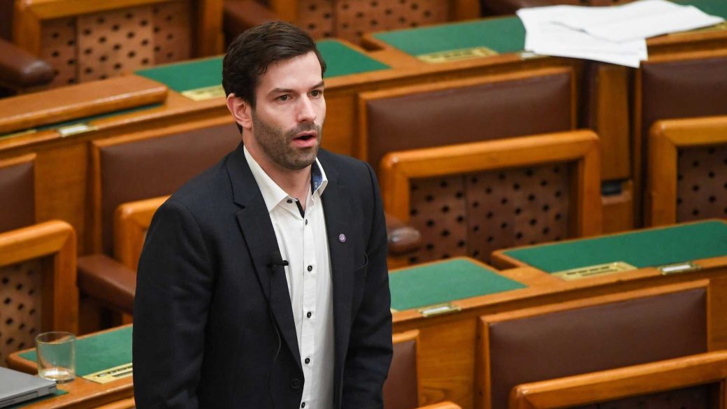 fekete győr andrás momentum