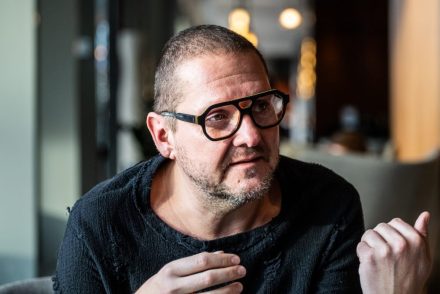 Elkapták Lakatos Márkot a Szigeten, újra kamera elé állt a pedofil-botrány után