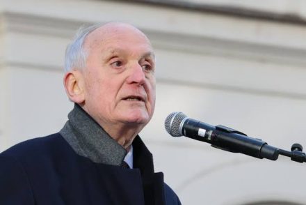 Hat aláírás kevés volt, 140 elég: Baka András maradt az egyetlen államfőjelölt