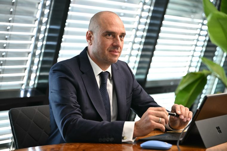 biro ferenc integritas hatosag elnoke unios forrasok penzek magyar peter