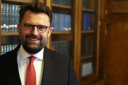Sonnevend Pál a Tisza alkotmánybíró-jelöltje – ki ülhet Hende Csaba 2026. július 19-én megüresedett helyére?