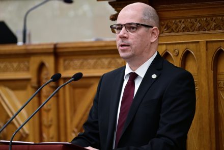 Lemondott a főügyész, Nagy Gábor Bálint: az Egy ember az örökkévalóságnak szerint a hallgatás is politikai tett
