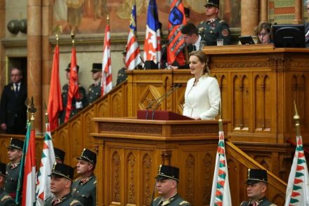 Miért egyeztet a Fidesz Forsthoffer Ágnessel, ha illegitimnek tartja?