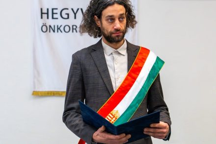 Vadász Gábor lemondása trágár SMS-eket hozott nyilvánosságra – Az öldöklés istene leleplezi a párbeszéd díszletét