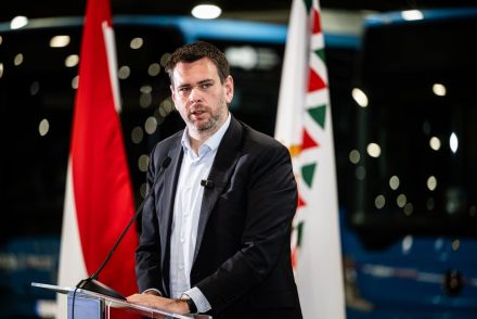 Ki állította le valójában a gödöllői HÉV fejlesztését? Vitézy Dávid és a VEKE egymásnak ellentmondó választ adott