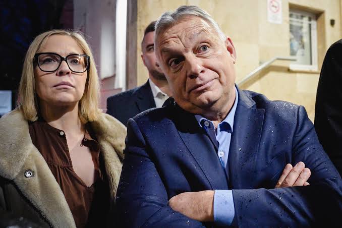 Kaminski Fanny Orbán Viktor mellett egy nyilvános eseményen