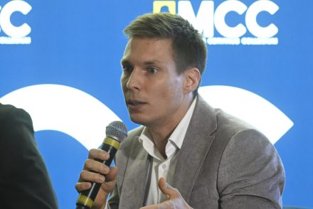 A Fidesz frakciója megint megújul: Hortay Olivér beül a parlamentbe, újabb megafonossal bővülnek