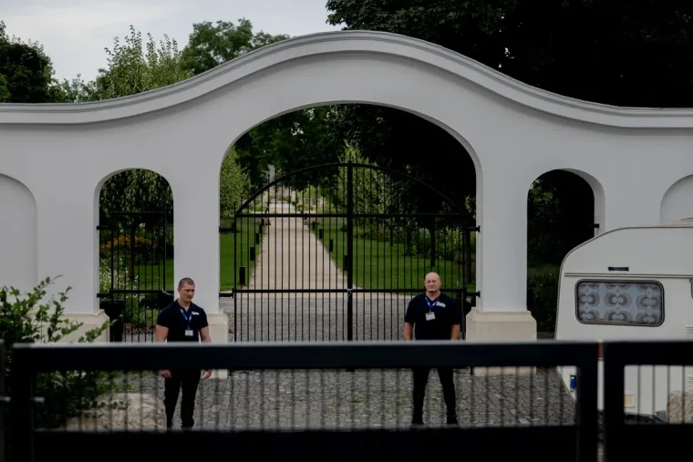 Lebuktak Hatvanpuszta ügyében: elindult a rendőrségi eljárás, kamu polgárőr-autó őrizte a birtokot