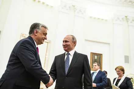 Orbán Viktor és Vlagyimir Putyin tárgyalásai sosem zajlottak oroszul – Peszkov miért beszélt tolmácsokról?