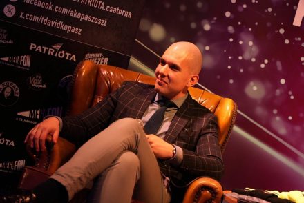 Kitálalt a fideszes propagandista a belső működésről: „A Tisza jobban csinálta”