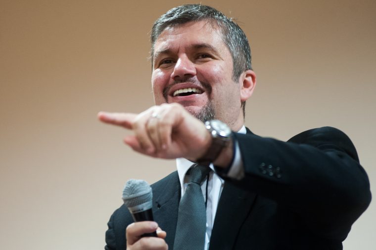 Állatorvosozással ment neki Hadházynak Magyar Péter: a saját táboránál is kiverte a biztosítékot a lekezelő stílus
