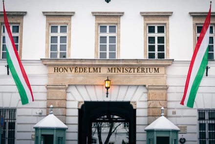 A miniszteri szintig ért a felújítás: titkolt, luxus miniszteri lakosztály a budai Várban milliárdokból épült , miközben a raktárba száműzött múzeum falai rohadtak