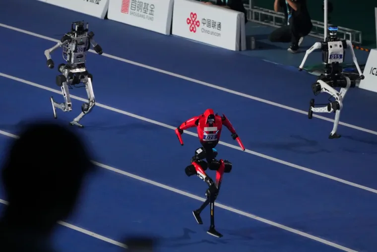 Usain Bolt rekordja a múlté: 9,32 másodperc alatt futott 100 métert a kínai humanoid robot