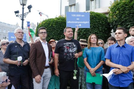 Kínos fiaskó után újratervezés: workshopként álcázva tér vissza a Kossuth térre a KözTér tüntetés