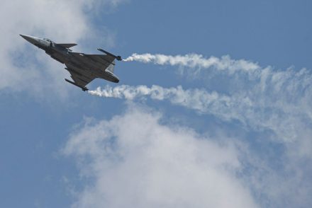 Kiszivárogtak a szolnoki gépkatasztrófa részletei és videói: a hidraulika mondta fel a szolgálatot, mielőtt a kifutónál a földbe csapódott a lezuhant Gripen vadászgép