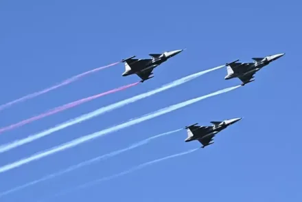 Mentőhelikopterrel viszik a Honvédkórházba: azonnali közleményt adott ki az OMSZ, kiderült a lezuhant Gripen pilótájának állapota