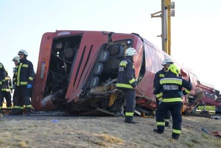 M3-as busztragédia: sokkos állapotban van a sofőr, de a nyomok súlyos kérdést vetnek fel