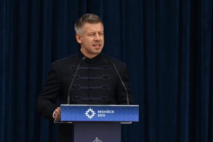 Kizárta a nemzeti önsajnálatot Magyar Péter mohácsi beszéde: miért váltott gyásznarratíváról az 500. évfordulón?