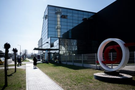 Balásy Gyula májusban még az államnak adta volna a cégeit – most a közmédia félmilliárdot spórol azzal, hogy felmond nekik