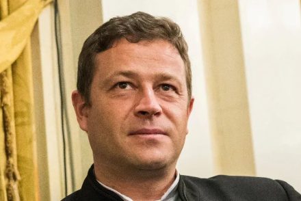 Orbán János Dénes új kifizetései: a kézirat díja már a voksolás előtt megérkezett