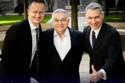 Kínos búcsúzkodás a süllyedő hajón: Orbán Viktor 25 év után köszönt el a parlamentből kimenekülő Lázár Jánostól, de a politikai túlélés receptje még hiányzik