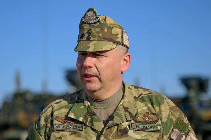 Lopott repülő száguldott a paksi erőmű felé: Ruszin-Szendi Romulusz elárulta, hogyan zárták le a drámát a Gripenek