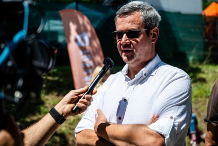 Megint megtámadták Takács Pétert az utcán? Mitől fajult feljelentésig a strandolás? Szerinte megfenyegették a gyerekei előtt