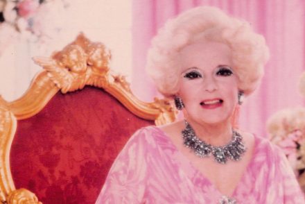 49 visszautasított kérő és 151 titkos kézirat: új életrajz mutatja be Barbara Cartland bizarr birodalmát