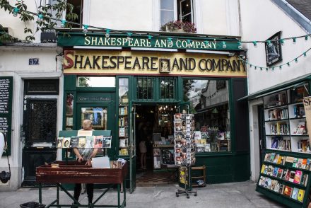 Évente egymillió ember áll sorba a Shakespeare and Company előtt: a legendás párizsi könyvesbolt 75 évesen küzd a saját sikere ellen
