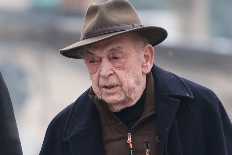 Bodrogi Gyula megsérült a lépcsőn: bottal jár, de egyetlen feltétellel folytatja a színházat