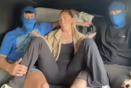 Bonnie Blue a csecsemőjét is bevetette a Bang Bus-turnén, de az igazi felháborodást a busz oldalán lévő QR-kód váltotta ki